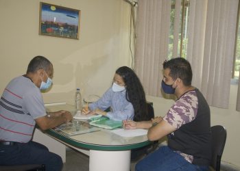 Nurr recibe documentación para optar a cupos estudiantiles