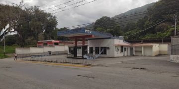 Boconeses padecen por falta de combustible