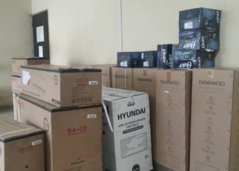 Keiver Peña recibió dotación de equipos para sede de la Alcaldía de Sucre