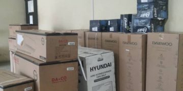 Keiver Peña recibió dotación de equipos para sede de la Alcaldía de Sucre