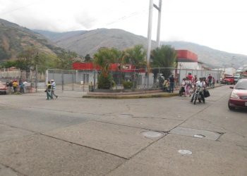 Boconó cumple ocho días sin combustible