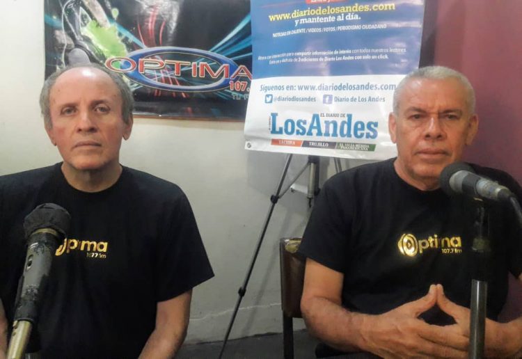 Periodistas Segundo Mendoza y Douglas Abreu, conductores del programa “Motatán… ayer, hoy y siempre”