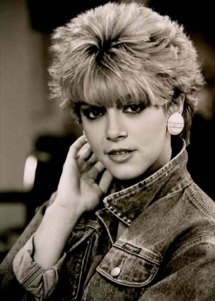 HOMBRERA POP |  «Aquellos  Peinados»  por Ever Garcés