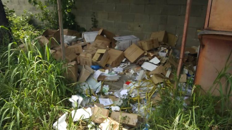 Los kioskos abandonados han sido tomados como “containers” improvisados para la basura de gente inescrupulosa.