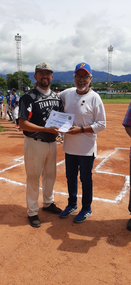 Team Rubio superior a Trabuco SurtiMedical en béisbol de adultos