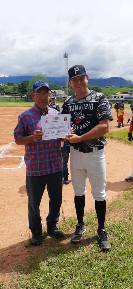 Team Rubio superior a Trabuco SurtiMedical en béisbol de adultos