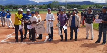 Team Rubio superior a Trabuco SurtiMedical en béisbol de adultos