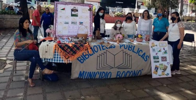 Trabajos presentados fueron admirados por propios y extraños que se dieron cita en la Plaza Bolívar