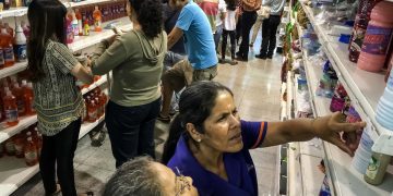La canasta básica en Venezuela subió un 49 % en un año, según el Cendas