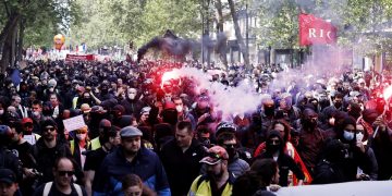 El 1 de mayo francés marcado por disturbios y un pacto de izquierdas inminente