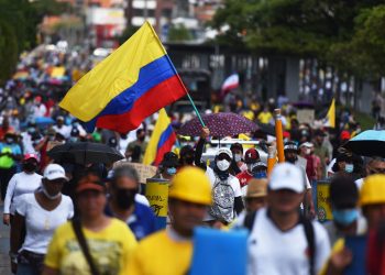 Polarización, descontento y reformas, retos de quien gane en Colombia