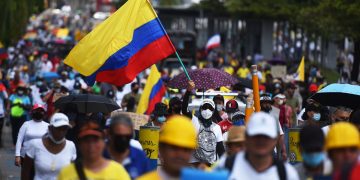 Polarización, descontento y reformas, retos de quien gane en Colombia