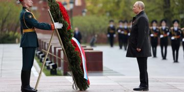 Putin y Zelenski invocan la lucha contra el nazismo al conmemorar el Día de la Victoria