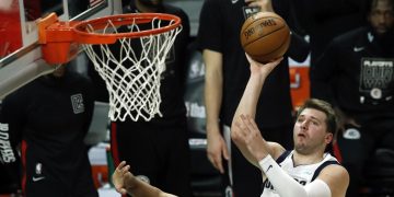 90-123. Doncic aplasta a los Suns y prolonga el sueño de los Mavs