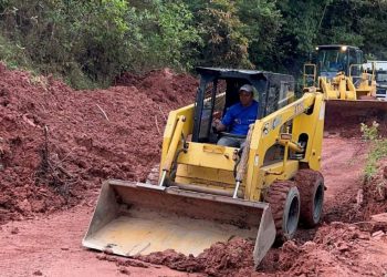 Gobierno regional despeja vialidad en zona de Mesa de Aura