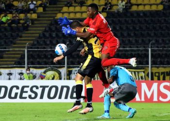 Emelec dejó sin “electricidad” al aurinegro