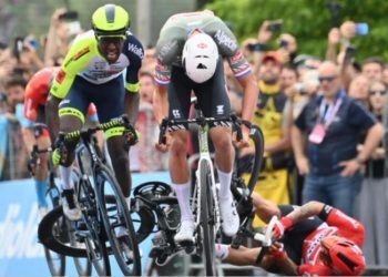 Mathieu Van der Poel  domina primera etapa del Giro de Italia