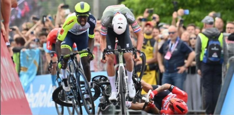 Mathieu Van der Poel  domina primera etapa del Giro de Italia