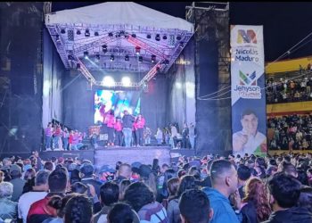 Gobernación de Mérida y Alcaldía de Libertador celebraron el Día de las Madres con conciertos musicales y rifas