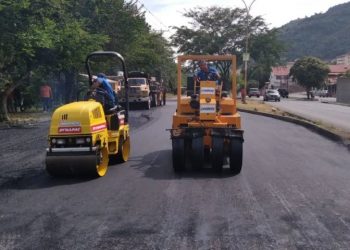 Alcaldía de Mérida realiza bacheo en Campo Claro y pinta viaductos