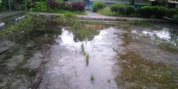 Mérida: U.E. Fermín Ruíz Valero desbordada por aguas negras