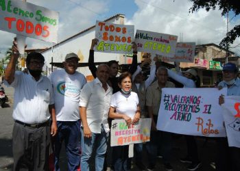 Sociedad Civil de Valera realiza pancartazo para exigir la devolución de las instalaciones del Ateneo