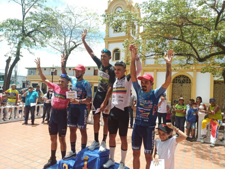 El ciclista Yorman Fuentes se montó en el podio de la Vuelta a Zamora en Bicicleta.