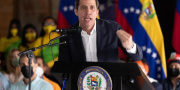 Juan Guaidó continuará con actos de calle pese a las agresiones recientes