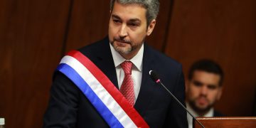 Abdo Benítez anuncia su candidatura para liderar el partido del Gobierno en Paraguay