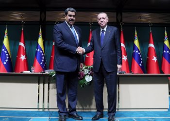 Maduro ofrece a Erdogan convertir Venezuela en un puerto para Latinoamérica