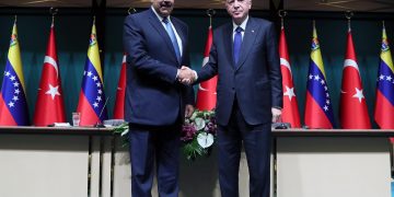 Maduro ofrece a Erdogan convertir Venezuela en un puerto para Latinoamérica
