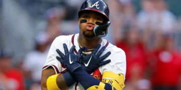 Ronald Acuña Jr la mandó dos veces para la calle en victoria de Atlanta 3×2 sobre Oakland