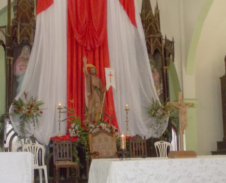 En el altar mayor del templo de Betijoque San Juan Bautista.