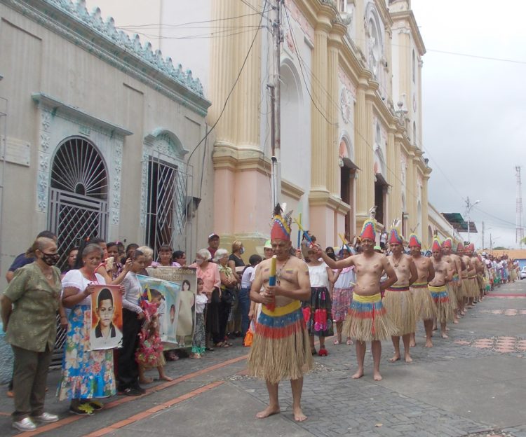 El grupo Cultural está listo para interpretar el baile dedicado a San Juan Bautista.