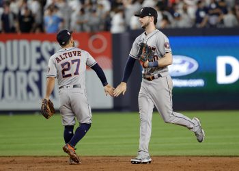 Devers pega jonrón y lanza a Medias Rojas en la ruta; Astros tumban a Yanquis