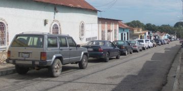 Volvieron las colas para comprar gasolina en calles de Betijoque
