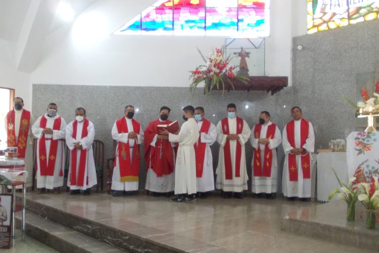 - Sacerdotes que estuvieron presentes en la homilía día de San Pedro y San Pablo, desaparición física de JGH.