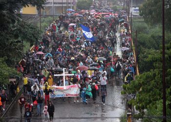 Una inédita caravana de 15.000 migrantes parte del sur de México hacia EEUU