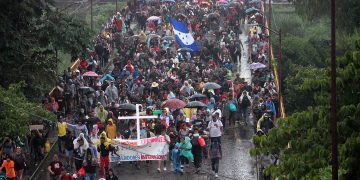 Una inédita caravana de 15.000 migrantes parte del sur de México hacia EEUU