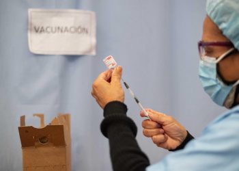 El 74% de venezolanos tiene al menos una dosis de vacuna anticovid, según ONG