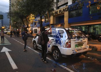 Cortes de vías en varias provincias en el tercer día de protestas en Ecuador