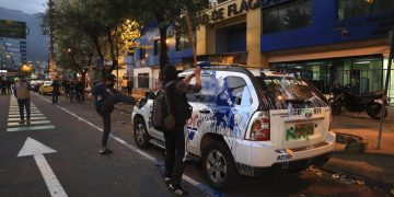 Cortes de vías en varias provincias en el tercer día de protestas en Ecuador