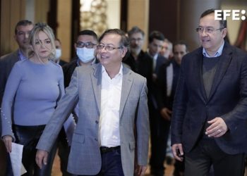 Petro: Mañana se decidirá «si seguimos retrocediendo o avanzamos en Colombia»