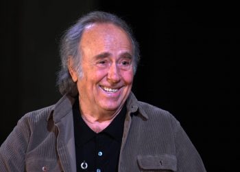 Serrat confiesa que lleva «fatal» su retirada de los escenarios