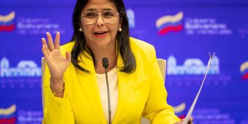 Venezuela crea cientos de equipos civiles y militares para reparar escuelas