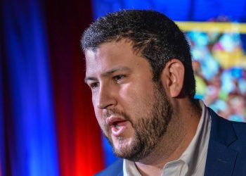 La oposición pide protección a los venezolanos en el exterior en el Día de Refugiados