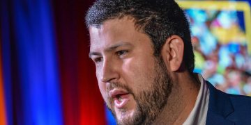 La oposición pide protección a los venezolanos en el exterior en el Día de Refugiados