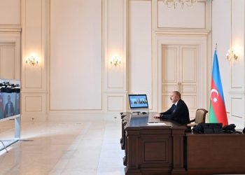 Maduro se reúne por videoconferencia con Alíev por covid-19 en su delegación