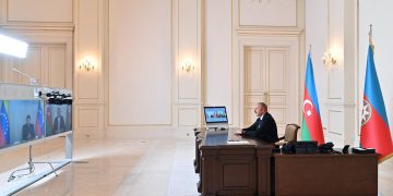 Maduro se reúne por videoconferencia con Alíev por covid-19 en su delegación