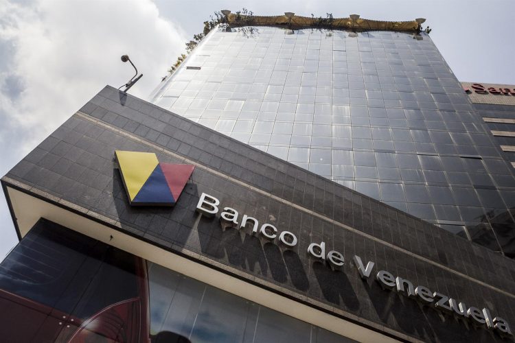 Fachada de una oficina del Banco de Venezuela, en una fotografía de archivo. EFE/Miguel Gutiérrez